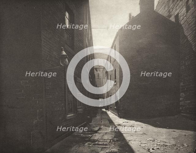 Close No. 267 High Street (#41), Printed 1900. Creator: Thomas Annan.