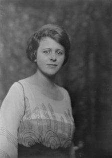 Mrs. Claudia Smith, portrait photograph, 1918 Sept. 13. Creator: Arnold Genthe.