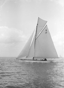 The 8 Metre 'Ierne' sailing close-hauled, 1913. Creator: Kirk & Sons of Cowes.