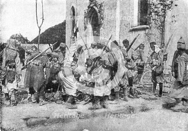 'Scenes de Guerre; Les Marocains vainqueurs', 1914. Creator: Unknown.