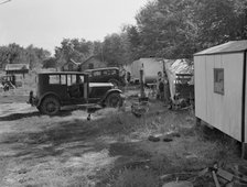 Cheap auto camp for migratory workers.., Toppenish, Yakima Valley, Washington, 1939. Creator: Dorothea Lange.