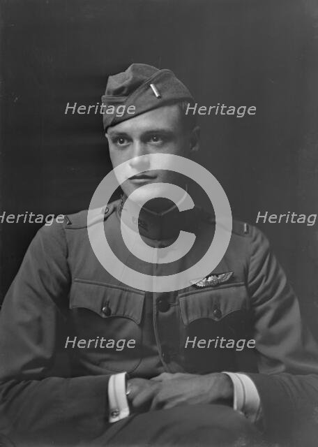 Lieutenant Gibson, portrait photograph, 1918 Nov. 5. Creator: Arnold Genthe.