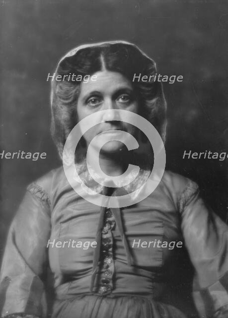 Dunn, Emma, Miss, portrait photograph, 1917 May 21. Creator: Arnold Genthe.