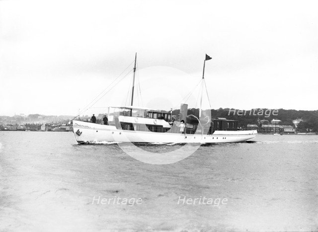 The steam yacht 'Sardonyx' under way, 1913. Creator: Kirk & Sons of Cowes.