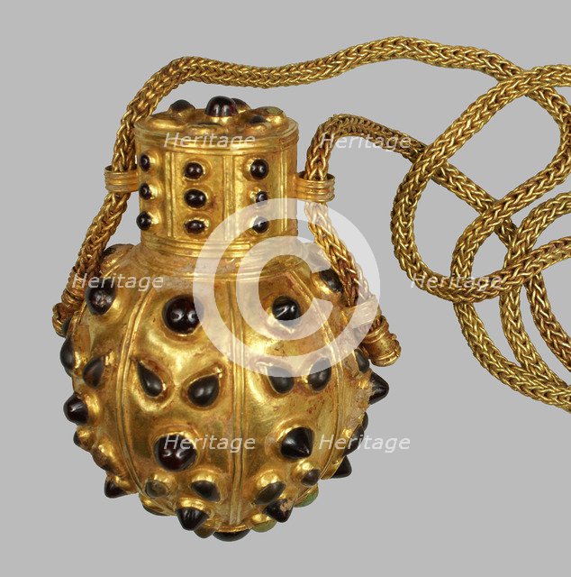 Bottle-Amulet, 3-2 century BC. Artist: Ancient jewelry  