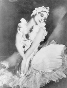 Anna Pavlova in 'Dying Swan' (Le Cygne), c1905. Artist: Unknown
