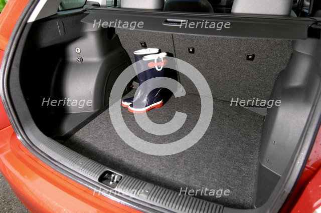 Skoda Fbia Estate  HTP 1-2  2007. Artist: Simon Clay.