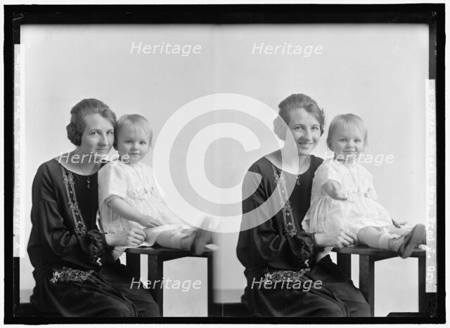 Mrs. Fred J. Scheel and child, between 1930 and 1950. Creator: Harris & Ewing.