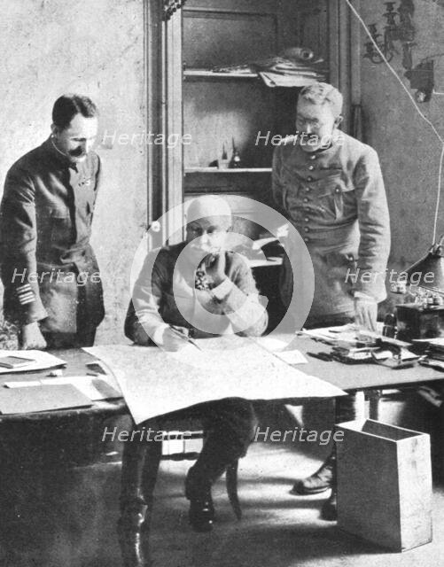 'La Bataille de la Somme; La general Fayolle, commandant l'armee francaise de la Somme..., 1916. Creator: Unknown.