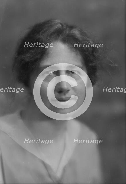 Reiher, Mrs., portrait photograph, 1916 Feb. 10. Creator: Arnold Genthe.