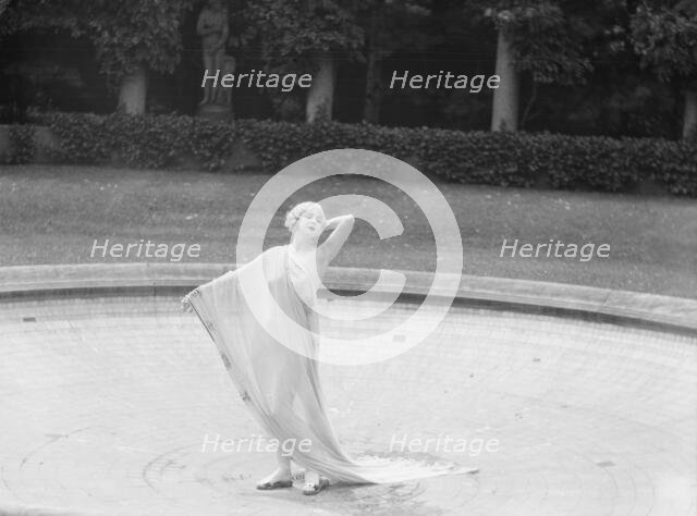 St. Denis, Ruth, 1913 Mar. 25. Creator: Arnold Genthe.