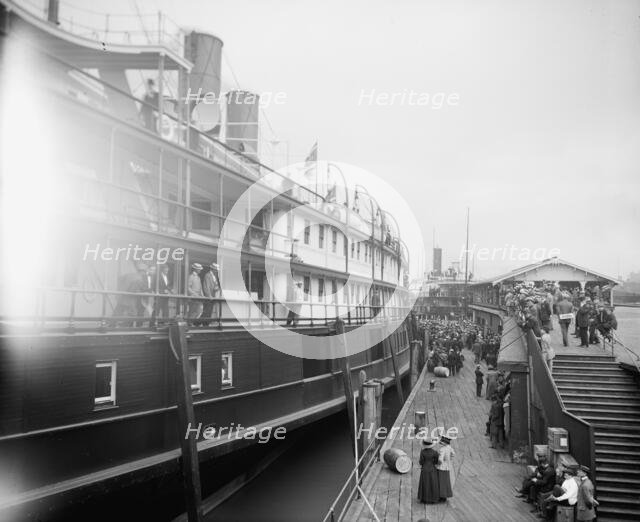Detroit, Mich., departure of Chamber of Commerce excursion, between 1900 and 1920. Creator: Unknown.