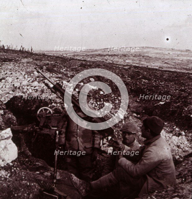 Machine guns, Mount Kemmel, Flanders, Belgium, c1914-c1918. Artist: Unknown.