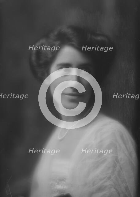 Goodhart, Helen, portrait photograph, 1912 Nov. 27. Creator: Arnold Genthe.