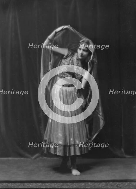 Roshanara, portrait photograph, 1917 Mar. 23. Creator: Arnold Genthe.