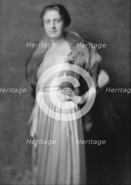Felsenheld, Miss, portrait photograph, 1914 Oct. 23. Creator: Arnold Genthe.