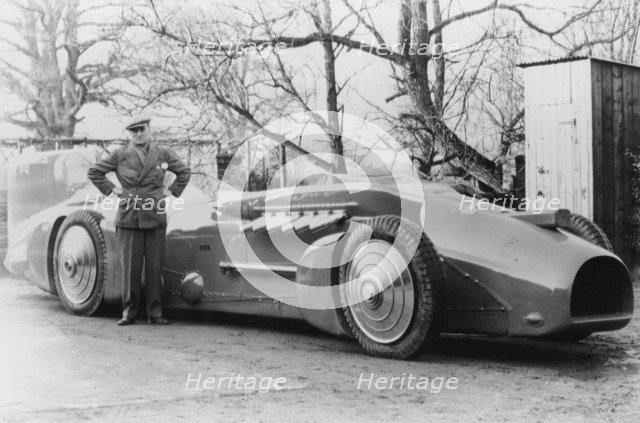 Malcolm Campbell with the 1933 Bluebird, 1933. Artist: Unknown