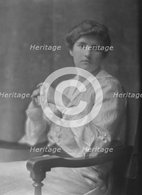 Parsons, W.E., Mrs., portrait photograph, 1915 July 3. Creator: Arnold Genthe.