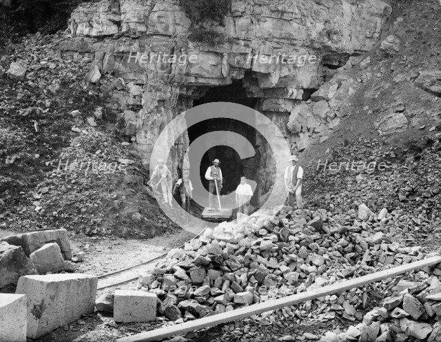 Westington Quarry, Westington, Chipping Campden, Gloucestershire, 1895. Artist: Henry Taunt