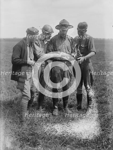 H.G. Smith, Lt. H.H. Simons, Capt. R.L. Taylor & Sgt. B.S. Robertson, 1917. Creator: Bain News Service.