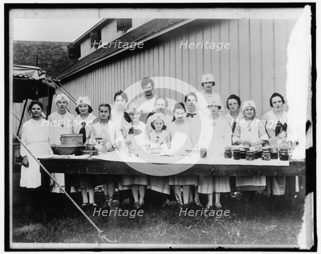 War Garden, between 1910 and 1920. Creator: Harris & Ewing.