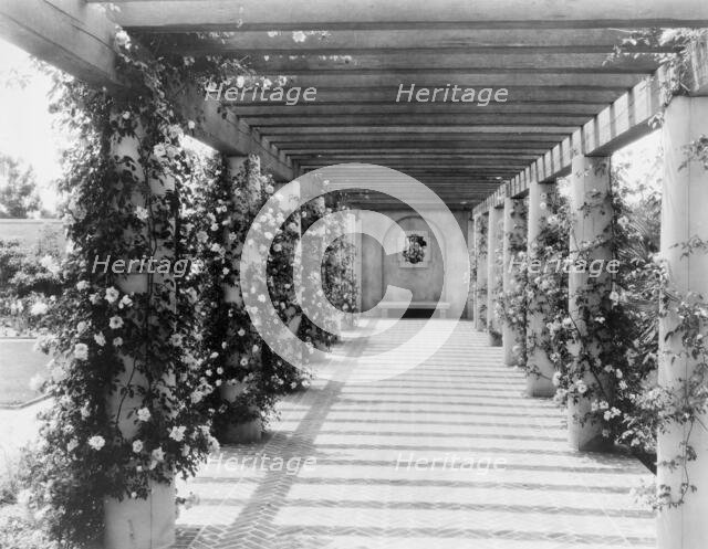 "Mi Suen~o," Herbert Coppell house, 1245 South Grand Avenue, Pasadena, California, 1917. Creator: Frances Benjamin Johnston.