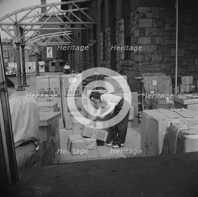 Mrs. Dorothy Bell, Irish-German descent, twenty-seven years old..., New Britain, Connecticut, 1943. Creator: Gordon Parks.