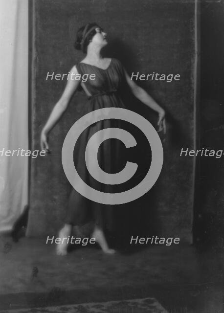 Beyer, Hilda, Miss, 1916 Feb. 1. Creator: Arnold Genthe.