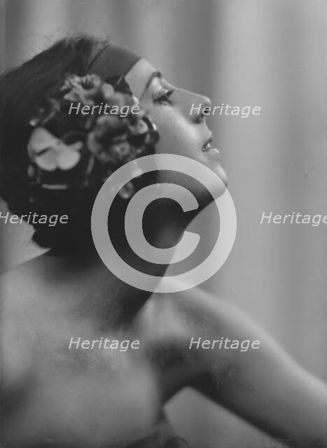 Moore, Dulcie, Miss, portrait photograph, between 1916 and 1918. Creator: Arnold Genthe.