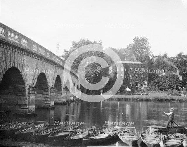 Maidenhead Bridge, Maidenhead, Berkshire,  c1860-c1922. Artist: Henry Taunt