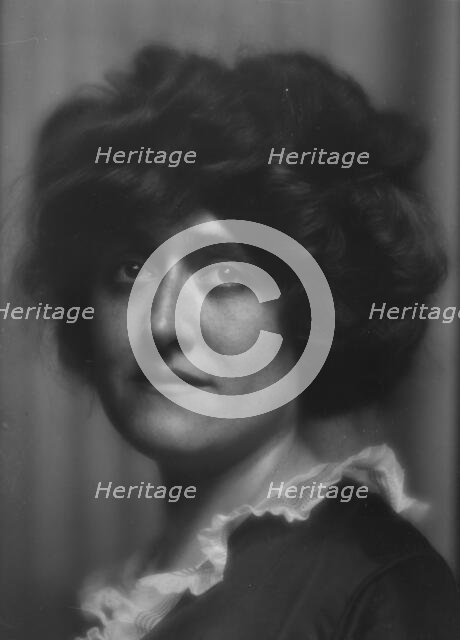 McGovern, Newton, Mrs., portrait photograph, 1913. Creator: Arnold Genthe.