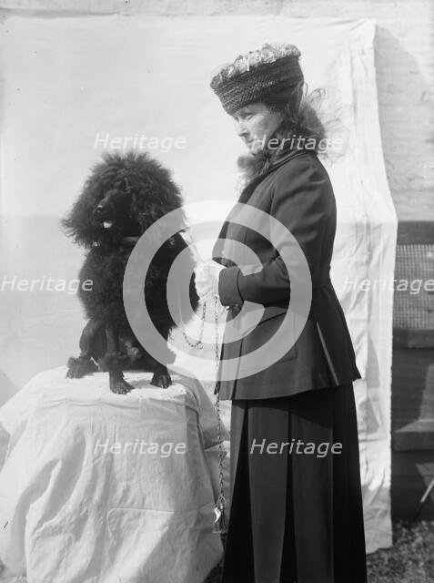 Mrs Goff - Dog Show, 1915. Creator: Harris & Ewing.