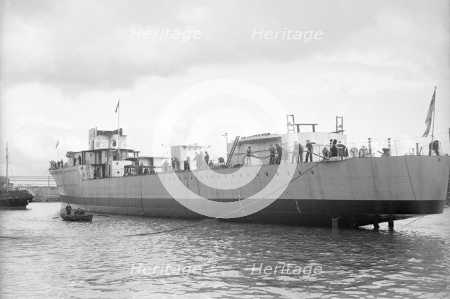 Unknown ship construction. Creator: Kirk & Sons of Cowes.