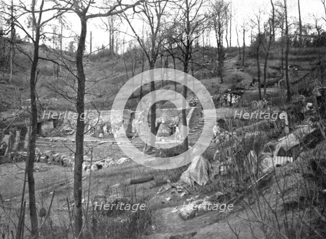 'L'offensive ennemie dans les Flandres; au mont Kemmel, le 23 avril 1918: poste de..., 1918. Creator: Unknown.