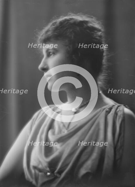 Mrs. D. Porticelli, portrait photograph, 1918 May 1. Creator: Arnold Genthe.