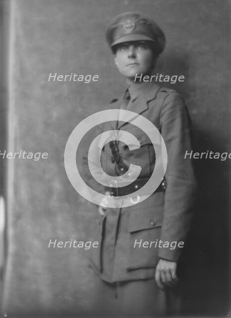 Baylis, A.B., Miss, portrait photograph, 1917 Oct. 5. Creator: Arnold Genthe.