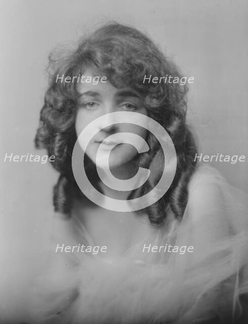 Turner, Janet, Miss, portrait photograph, not before 1916. Creator: Arnold Genthe.