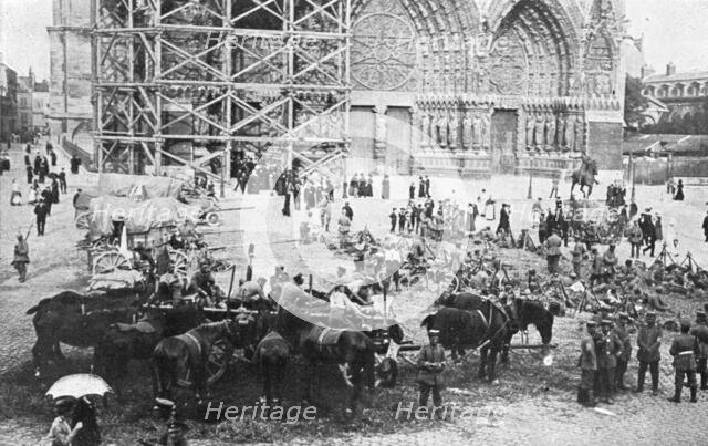 ''La Courte Occupation de Reims; Reims le cathedrale', 1914. Creator: Unknown.