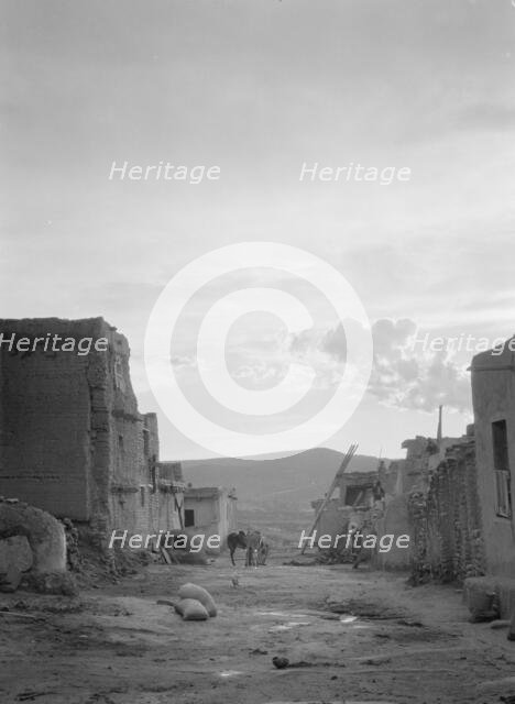 Acoma, New Mexico area views, between 1899 and 1928. Creator: Arnold Genthe.