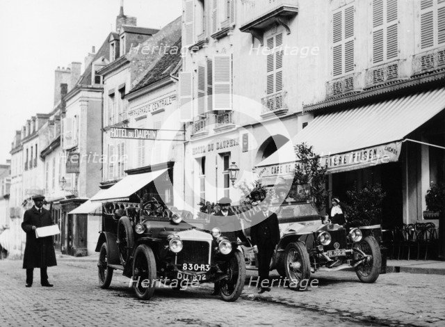 1909 Daimler and 1908 Rolls-Royce Silver Rogue, France, October 1908. Artist: Unknown