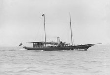 A steam yacht under way, 1913. Creator: Kirk & Sons of Cowes.