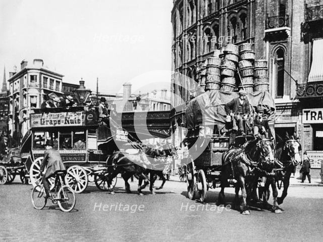 London street scene, early 1900s. Creator: Unknown.