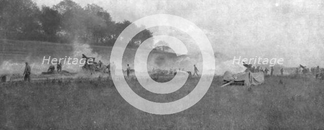 'A travers le champ de bataille; notre avance vers Lassigny: batterie francaise de 155 en..., 1918. Creator: Unknown.