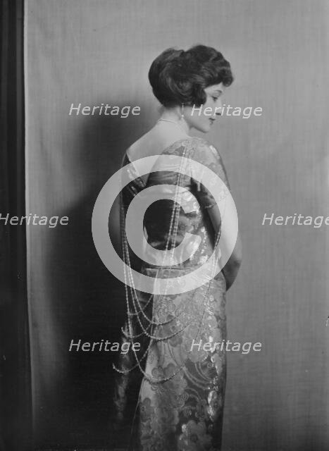 Mrs. Allan Lehman, portrait photograph, 1918 Dec. 31. Creator: Arnold Genthe.