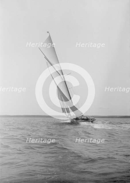 'Istria' viewed from lee quarter, reaching, 1912.  Creator: Kirk & Sons of Cowes.
