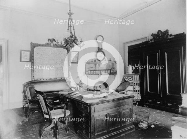 Office in Bureau of Engraving and Printing, Washington, D.C., between 1880 and 1910(?). Creator: Frances Benjamin Johnston.