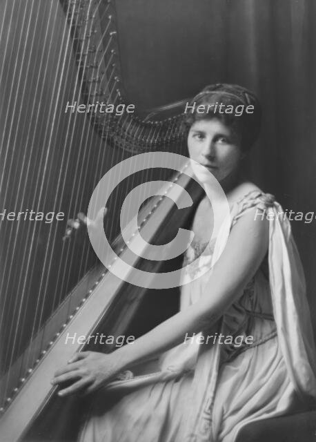 Eastman, Miss, portrait photograph, 1917 Oct. 16. Creator: Arnold Genthe.