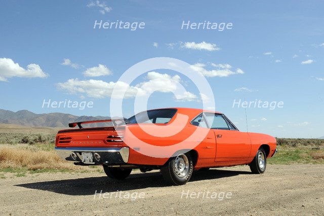 Plymouth Hemi Roadrunner 1970. Artist: Simon Clay.