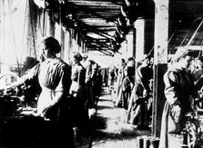 First World War (1914 - 1918), women working in a munitions factory.