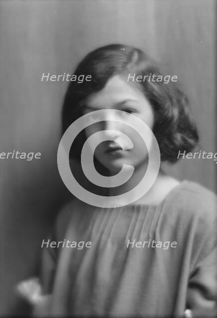 Astor, Alice Muriel, Miss, portrait photograph, 1914 Feb. 28. Creator: Arnold Genthe.